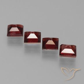 Shop natural 2.35ct 濃いブラッドレッド パイロープガーネット gems, 四角形, from モザンビーグ at GemSelect. In stock, global shipping!