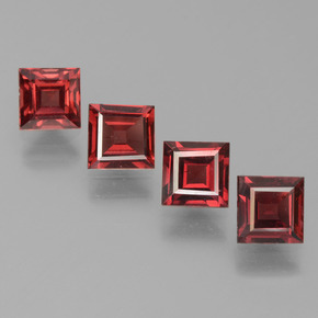 カラットの天然レッドパイロープガーネット（4.7×4.7 mm・四角）
