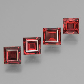 カラットの天然レッドパイロープガーネット（4.7×4.7 mm・四角）
