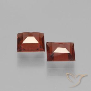 Shop natural 1.41ct ダークレッド パイロープガーネット gems, 四角形, from モザンビーグ at GemSelect. In stock, global shipping!
