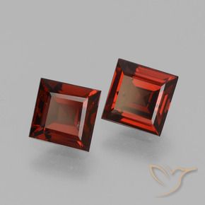 Shop natural 1.46ct ディープレッド パイロープガーネット gems, 四角形, from モザンビーグ at GemSelect. In stock, global shipping!