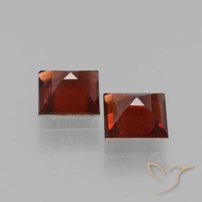 Shop natural 1.46ct ディープレッド パイロープガーネット gems, 四角形, from モザンビーグ at GemSelect. In stock, global shipping!