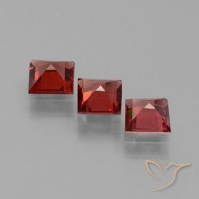 Shop natural 1.73ct ディープレッド パイロープガーネット gems, 四角形, from モザンビーグ at GemSelect. In stock, global shipping!