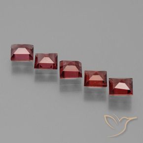Shop natural 2.78ct ブラッドレッド パイロープガーネット gems, 四角形, from モザンビーグ at GemSelect. In stock, global shipping!