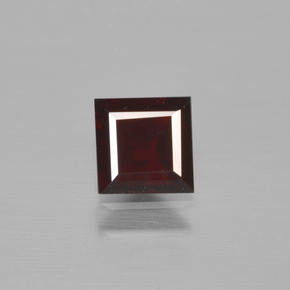 0.64カラットの天然レッドパイロープガーネット（4.8×4.8 mm・四角）