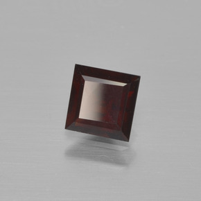 0.64カラットの天然レッドパイロープガーネット（4.8×4.8 mm・四角）