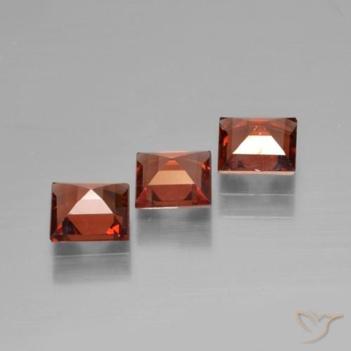 Shop natural 1.82ct 明るい赤 パイロープガーネット gems, 四角形, from モザンビーグ at GemSelect. In stock, global shipping!