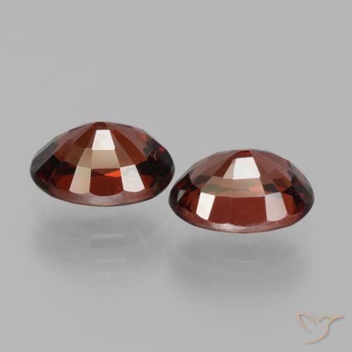 Shop natural 3.45ct ダークレッド パイロープガーネット gems, 楕円形, from モザンビーグ at GemSelect. In stock, global shipping!