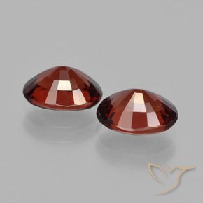 Shop natural 3.06ct ダークレッド パイロープガーネット gems, 楕円形, from モザンビーグ at GemSelect. In stock, global shipping!