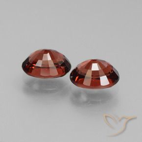 Shop natural 3.57ct ディープレッド パイロープガーネット gems, 楕円形, from モザンビーグ at GemSelect. In stock, global shipping!