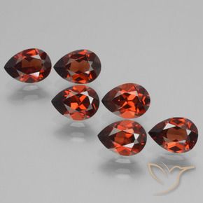 Shop natural 5.48ct 明るい赤 パイロープガーネット gems, 洋梨の形, from モザンビーグ at GemSelect. In stock, global shipping!