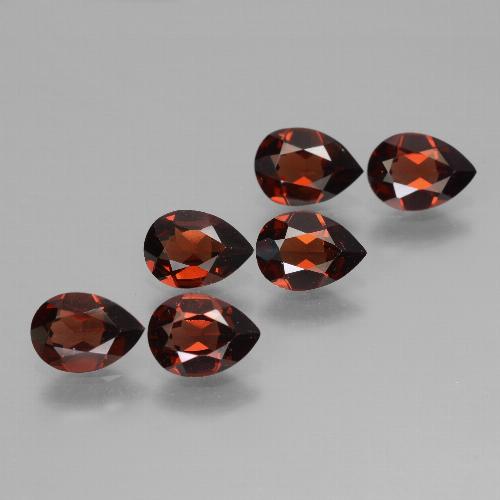 4.64カラットの天然メルローレッドパイロープガーネット（7.1×5.1 mm・洋梨の形）