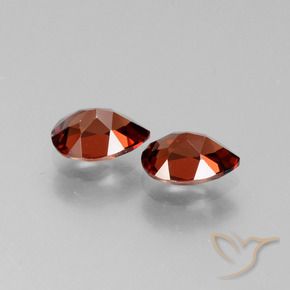 自然派の商品を探す 1.84ct メルローレッド パイロープガーネット 宝石, 洋梨の形, モザンビーグ からGemSelectで. 在庫あり、世界各国へ発送!