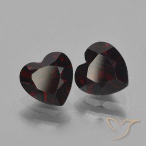 Shop natural 1.89ct 黒がかった赤 パイロープガーネット gems, 心臓, from モザンビーグ at GemSelect. In stock, global shipping!