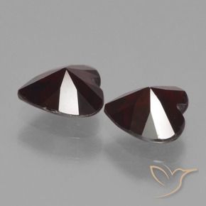 Shop natural 1.49ct ダークレッド パイロープガーネット gems, 心臓, from モザンビーグ at GemSelect. In stock, global shipping!
