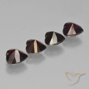 Shop natural 3.82ct ダークレッド パイロープガーネット gems, 心臓, from モザンビーグ at GemSelect. In stock, global shipping!