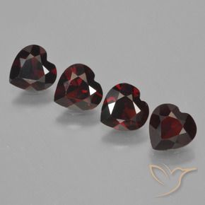 Shop natural 2.91ct 黒がかった赤 パイロープガーネット gems, 心臓, from モザンビーグ at GemSelect. In stock, global shipping!