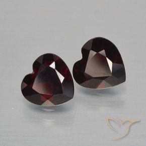 Shop natural 1.76ct ダークレッド パイロープガーネット gems, 心臓, from モザンビーグ at GemSelect. In stock, global shipping!