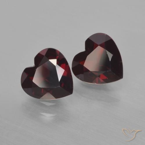 Shop natural 1.45ct 黒がかった赤 パイロープガーネット gems, 心臓, from モザンビーグ at GemSelect. In stock, global shipping!