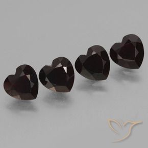 Shop natural 3.85ct ダークレッド パイロープガーネット gems, 心臓, from モザンビーグ at GemSelect. In stock, global shipping!