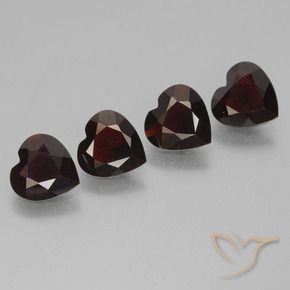 Shop natural 2.75ct ダークレッド パイロープガーネット gems, 心臓, from モザンビーグ at GemSelect. In stock, global shipping!