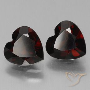 Shop natural 1.80ct 黒がかった赤 パイロープガーネット gems, 心臓, from モザンビーグ at GemSelect. In stock, global shipping!