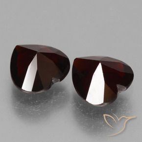 Shop natural 1.72ct 黒がかった赤 パイロープガーネット gems, 心臓, from モザンビーグ at GemSelect. In stock, global shipping!