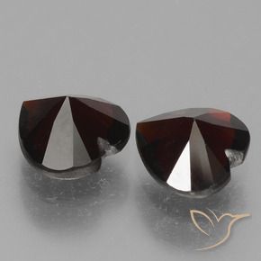Shop natural 1.78ct 黒がかった赤 パイロープガーネット gems, 心臓, from モザンビーグ at GemSelect. In stock, global shipping!