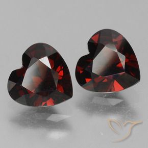 Shop natural 1.75ct ダークレッド パイロープガーネット gems, 心臓, from モザンビーグ at GemSelect. In stock, global shipping!