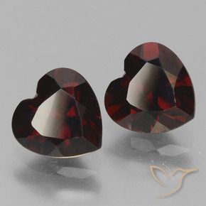Shop natural 1.96ct ダークレッド パイロープガーネット gems, 心臓, from モザンビーグ at GemSelect. In stock, global shipping!