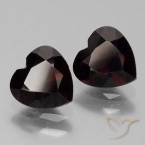 Shop natural 1.75ct ダークレッド パイロープガーネット gems, 心臓, from モザンビーグ at GemSelect. In stock, global shipping!