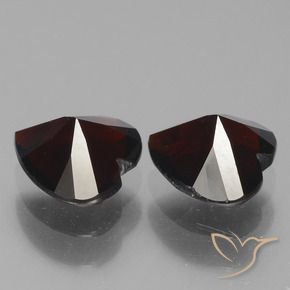 Shop natural 1.80ct ダークレッド パイロープガーネット gems, 心臓, from モザンビーグ at GemSelect. In stock, global shipping!