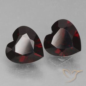 Shop natural 1.76ct 黒がかった赤 パイロープガーネット gems, 心臓, from モザンビーグ at GemSelect. In stock, global shipping!