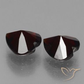 Shop natural 1.64ct 黒がかった赤 パイロープガーネット gems, 心臓, from モザンビーグ at GemSelect. In stock, global shipping!