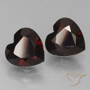 Shop natural 1.66ct 黒がかった赤 パイロープガーネット gems, 心臓, from モザンビーグ at GemSelect. In stock, global shipping!