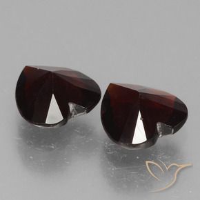 Shop natural 1.66ct 黒がかった赤 パイロープガーネット gems, 心臓, from モザンビーグ at GemSelect. In stock, global shipping!