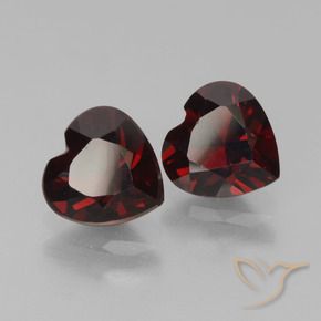 Shop natural 1.95ct 黒がかった赤 パイロープガーネット gems, 心臓, from モザンビーグ at GemSelect. In stock, global shipping!