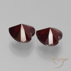 Shop natural 1.95ct 黒がかった赤 パイロープガーネット gems, 心臓, from モザンビーグ at GemSelect. In stock, global shipping!