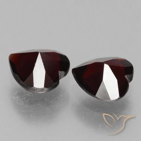 Shop natural 1.62ct ダークレッド パイロープガーネット gems, 心臓, from モザンビーグ at GemSelect. In stock, global shipping!