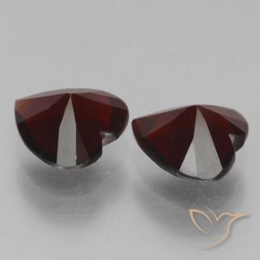 Shop natural 1.75ct 黒がかった赤 パイロープガーネット gems, 心臓, from モザンビーグ at GemSelect. In stock, global shipping!