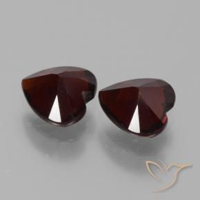 Shop natural 1.90ct 黒がかった赤 パイロープガーネット gems, 心臓, from モザンビーグ at GemSelect. In stock, global shipping!