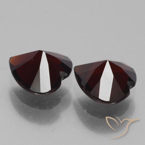 Shop natural 1.65ct ダークレッド パイロープガーネット gems, 心臓, from モザンビーグ at GemSelect. In stock, global shipping!