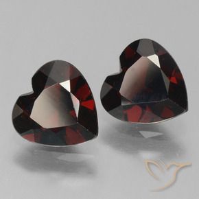 Shop natural 1.71ct 黒がかった赤 パイロープガーネット gems, 心臓, from モザンビーグ at GemSelect. In stock, global shipping!