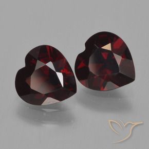 Shop natural 1.65ct 黒がかった赤 パイロープガーネット gems, 心臓, from モザンビーグ at GemSelect. In stock, global shipping!