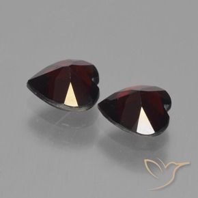 Shop natural 1.62ct ダークレッド パイロープガーネット gems, 心臓, from モザンビーグ at GemSelect. In stock, global shipping!