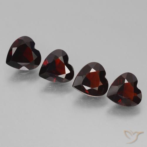 Shop natural 2.93ct ダークレッド パイロープガーネット gems, 心臓, from モザンビーグ at GemSelect. In stock, global shipping!