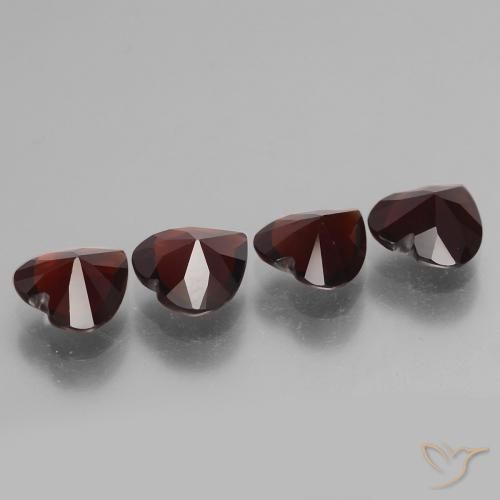 Shop natural 2.93ct ダークレッド パイロープガーネット gems, 心臓, from モザンビーグ at GemSelect. In stock, global shipping!