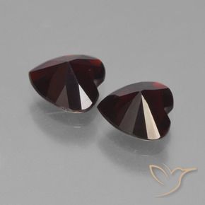 Shop natural 1.67ct ダークレッド パイロープガーネット gems, 心臓, from モザンビーグ at GemSelect. In stock, global shipping!