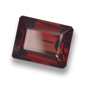 3.38カラットの天然レッドパイロープガーネット（9.1×7 mm・エメラルドカット）