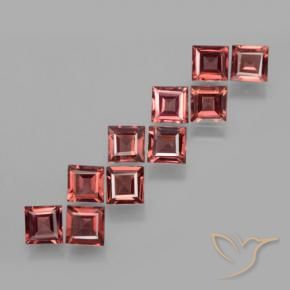 Shop natural 3.86ct 薄いスカーレットレッド パイロープガーネット gems, 四角形, from モザンビーグ at GemSelect. In stock, global shipping!